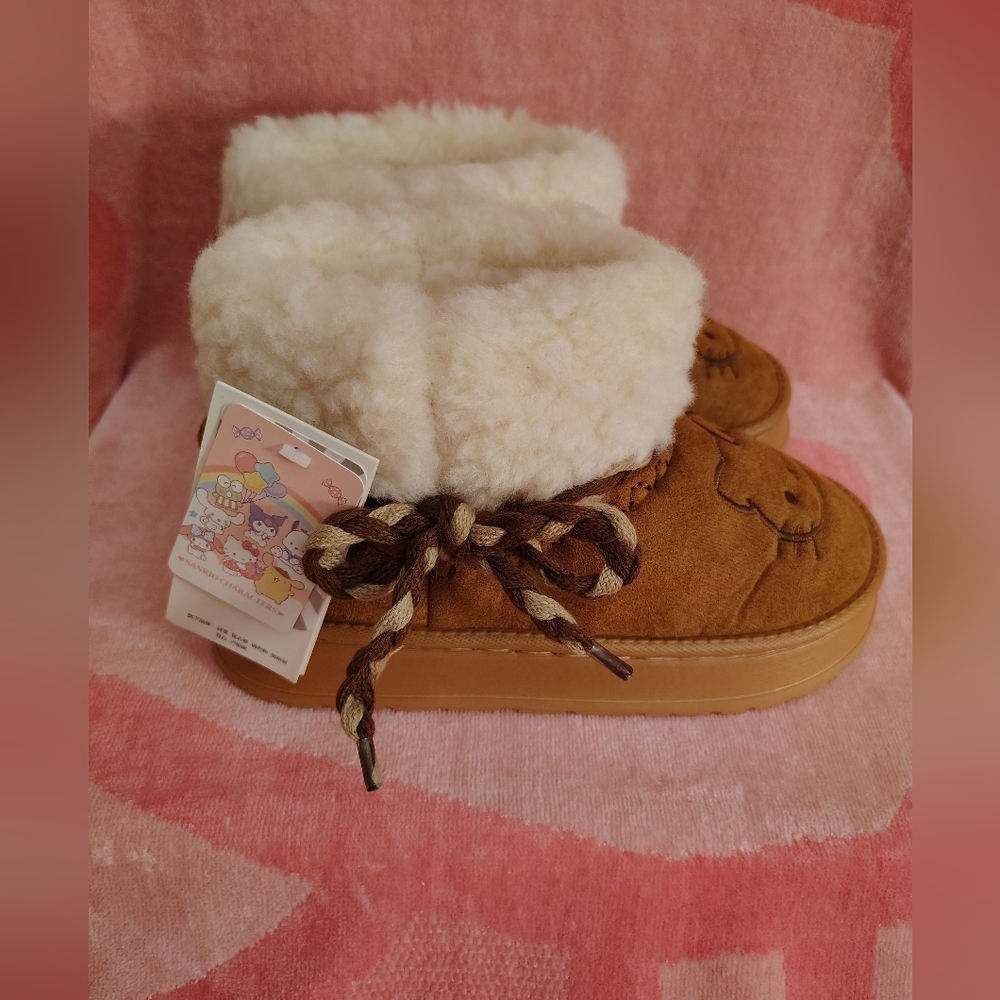 EXCLUSIVE- Hello Kitty x Xixitao Officially Licensed Collaboration Women's Boots - Picture 7 of 11